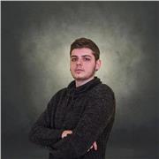 Estudiante de ingeniería y monitor de niños da clases de matemáticas, tecnología, dibujo técnico y programas de edición, a niveles